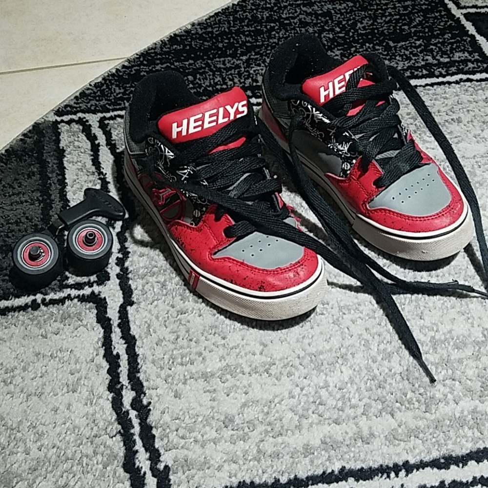 Boys Heelys, pre owned,  size 3